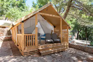 Camp Adriatic - Glamping-Zelt mit Terrasse auf dem Campingplatz