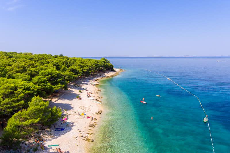 Camp Adriatic Primošten - Blick auf den Strand und das Meer
