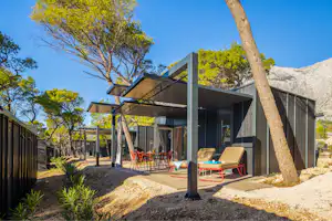 Pinadria Adriatic Coast - Mobilheim mit Terrasse auf dem Campingplatz