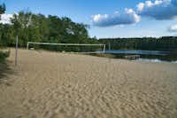 Camp Dobbrikow - Sandstrand mit Volleyballnetz