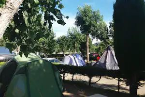 Camp du Pylône - Zelte auf dem Stellplatz vom Campingplatz