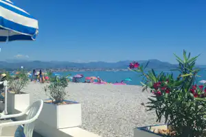 Camp du Pylône Strand vom Campingplatz