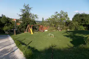 Camp Etno Kuća Pod Okićem - Kinderspielplatz auf dem Campingplatz