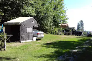 Camp Etno Kuća Pod Okićem - Stellplätze im Grünen auf dem Campingplatz