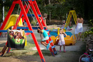 Camp Grebišće - Spielplatz vom Campingplatz mit Schaukeln