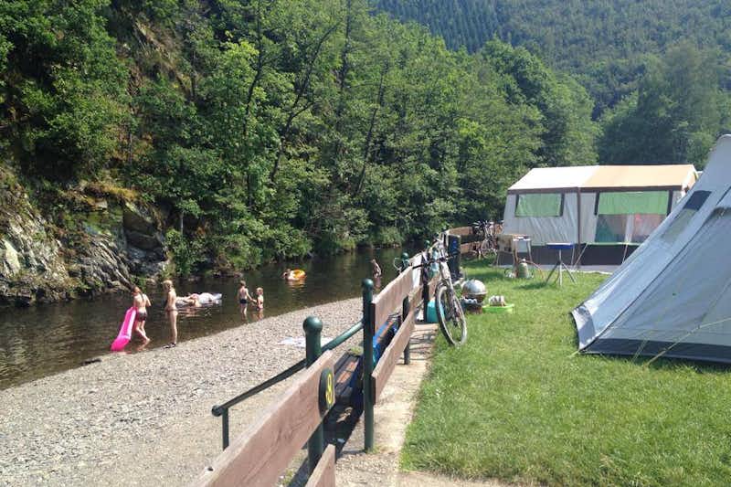 Camp Hammer - Stellplätze direkt an der Rur auf dem Campingplatz am Nationalpark Eifel