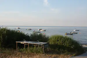 Camp Hverringe - Das Meer mit Booten darauf