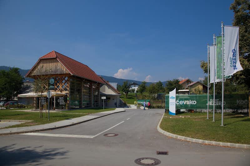 Camp Jezero Kocevsko - Eingang des Campingplatzes