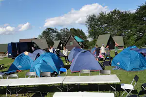 Camp Kod Boce - Zeltwiese mit Gäste auf dem Campingplatz