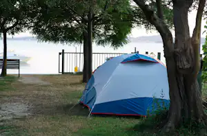 Camp Matea - Zeltwiese mit Wasserblick
