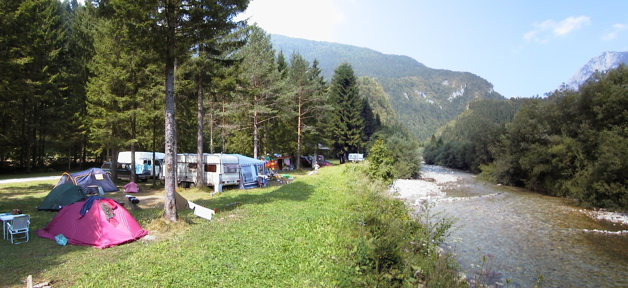 Camp Šmica - Stell- und Zeltplätze mit Blick auf den Fluss Savinja