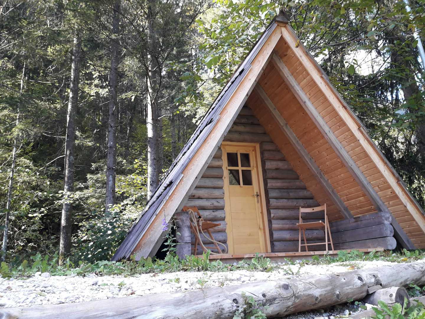 Camp Šmica - Waldhütte im Grünen auf dem Campingplatz