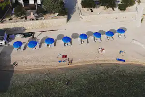 Camp Milo Moje - Badestrand aus der Vogelperspektive