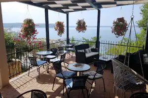 Camp Odmoree - Restaurant vom Campingplatz mit Terrasse und mit Blick auf das Meer
