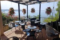 Camp Odmoree  -  Restaurant vom Campingplatz mit Terrasse und mit Blick auf das Meer