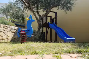 Camp Odmoree - Spielplatz vom Campingplatz auf grüner Wiese