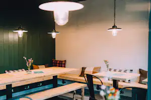Camp Pälitzsee - Sitzecke im Bistro des Campingplatzes