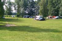 Camp Park Sonata - Wohnmobil- und  Wohnwagenstellplätze auf der Wiese