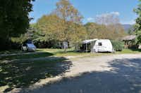 Camp Resnik - Wohnmobil- und  Wohnwagenstellplätze im Schatten der Bäume