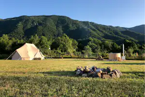 Camp Rizvan City - Feuerstelle auf dem Campingplatz