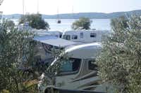 Camp Seget - Wohnmobil- und  Wohnwagenstellplätze mit Blick auf das Wasser