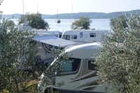 Camp Seget - Wohnmobil- und  Wohnwagenstellplätze mit Blick auf das Wasser
