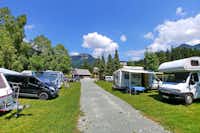Camp Stara Pošta -  Wohnwagenstellplätze auf dem Campingplatz mit Blick auf die Berge