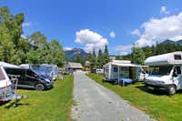 Camp Stara Pošta -  Wohnwagenstellplätze auf dem Campingplatz mit Blick auf die Berge