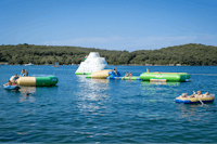 Camp Val Saline  - Wasserspielplatz  und Boot fahren am Strand vom Campingplatz am Mittelmeer