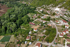Camp Virpazar - Luftaufnahme des Campingplatzes