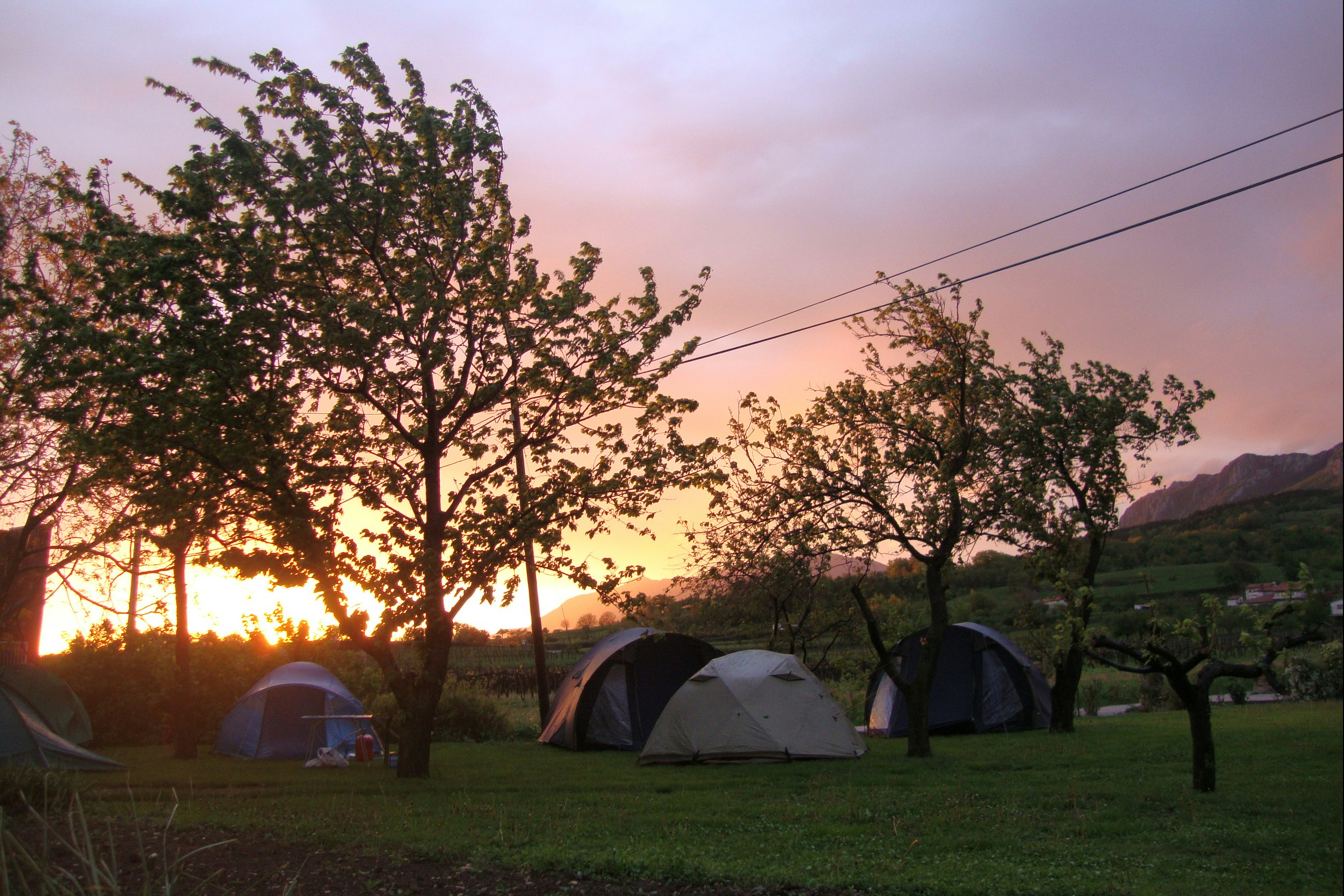 Camp Vrhpolje  Kamp Vrhpolje - Zeltplätze bei Sonnenuntergang