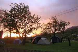 Camp Vrhpolje Kamp Vrhpolje - Zeltplätze bei Sonnenuntergang