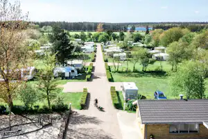 CampWest Camp West - Luftaufnahme des Campingplatzes