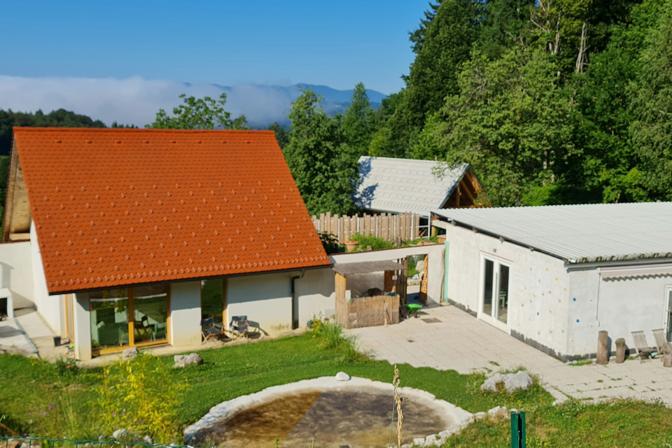 Camp Zaplana - Rezeptionsgebäude und Sanitärgebäude auf dem Campingplatz