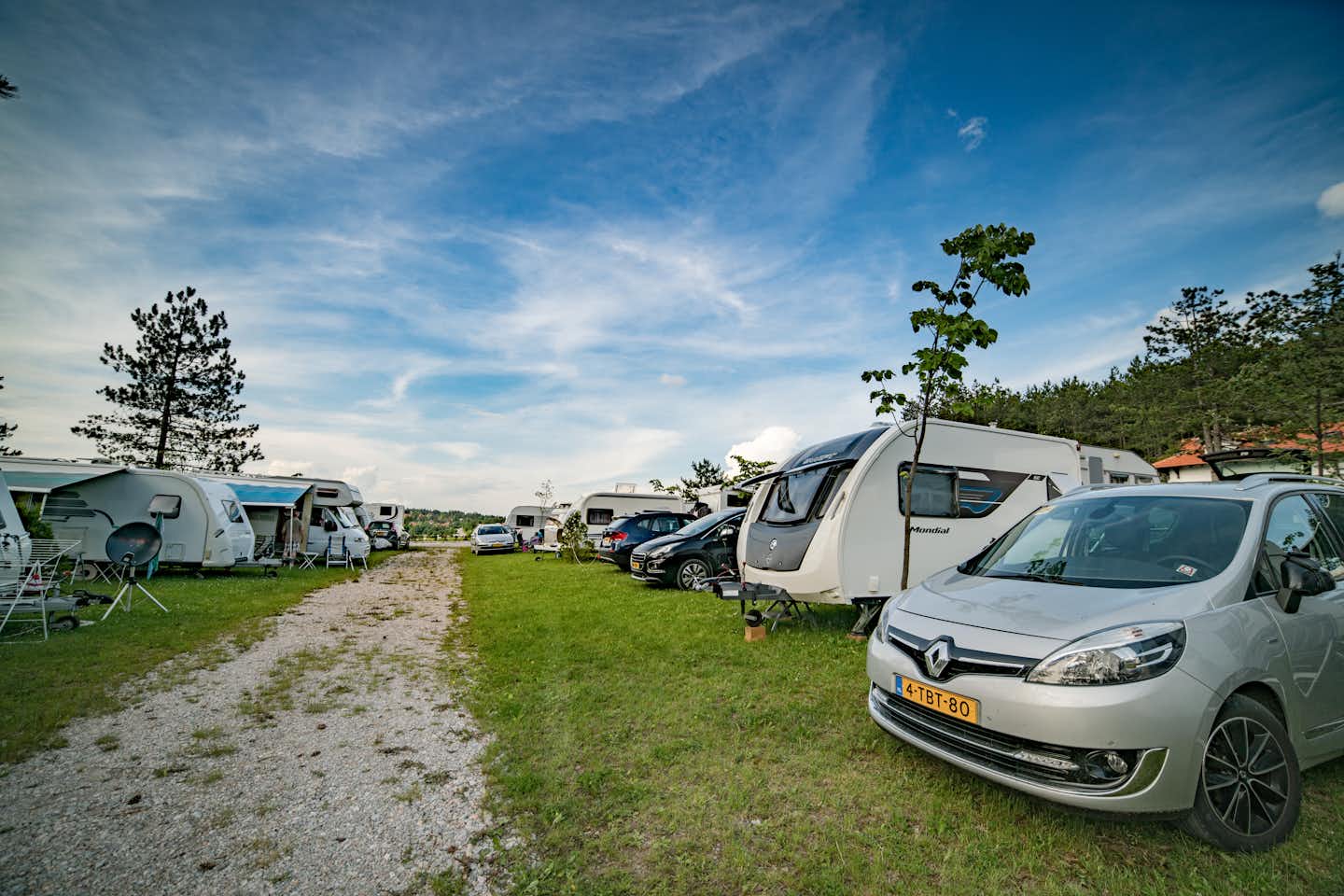 Camp Zlatibor - Wohnwagenstellplatz und Wohnmobilstellplatz vom Campingplatz