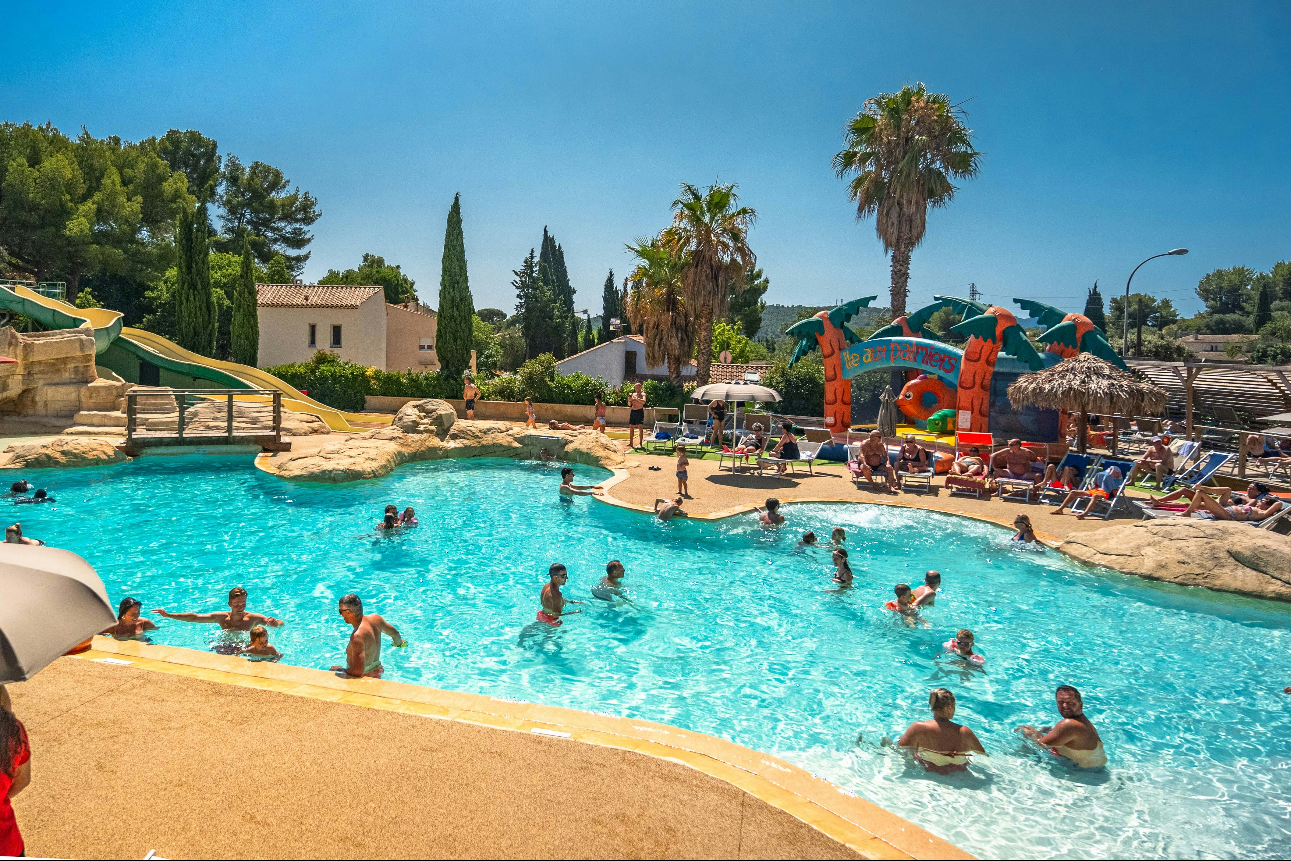 Campasun Mas de Pierredon - Poolbereich auf dem Campingplatz