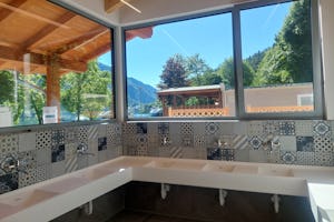 Campeggio al Lago - Abwaschküche mit Blick nach draußen