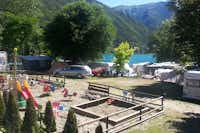 Campeggio al Lago - Zelt- und Kinderspielplatz auf dem Campingplatz mit Blick auf den See