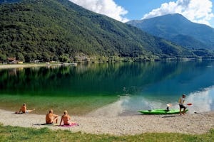 Campeggio al Lago Ledro Camping al Lago Ledro - Blick auf den Badestrand am Campingplatz