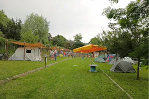 Campeggio Alidosi - Zeltplätze auf der Wiese auf dem Campingplatz