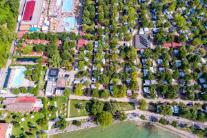 Baia Holiday Gasparina - Luftaufnahme des Campingplatzes