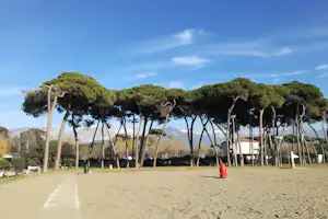 Campeggio Italia - Blick vom Sandstrand in Richtung Campingplatz