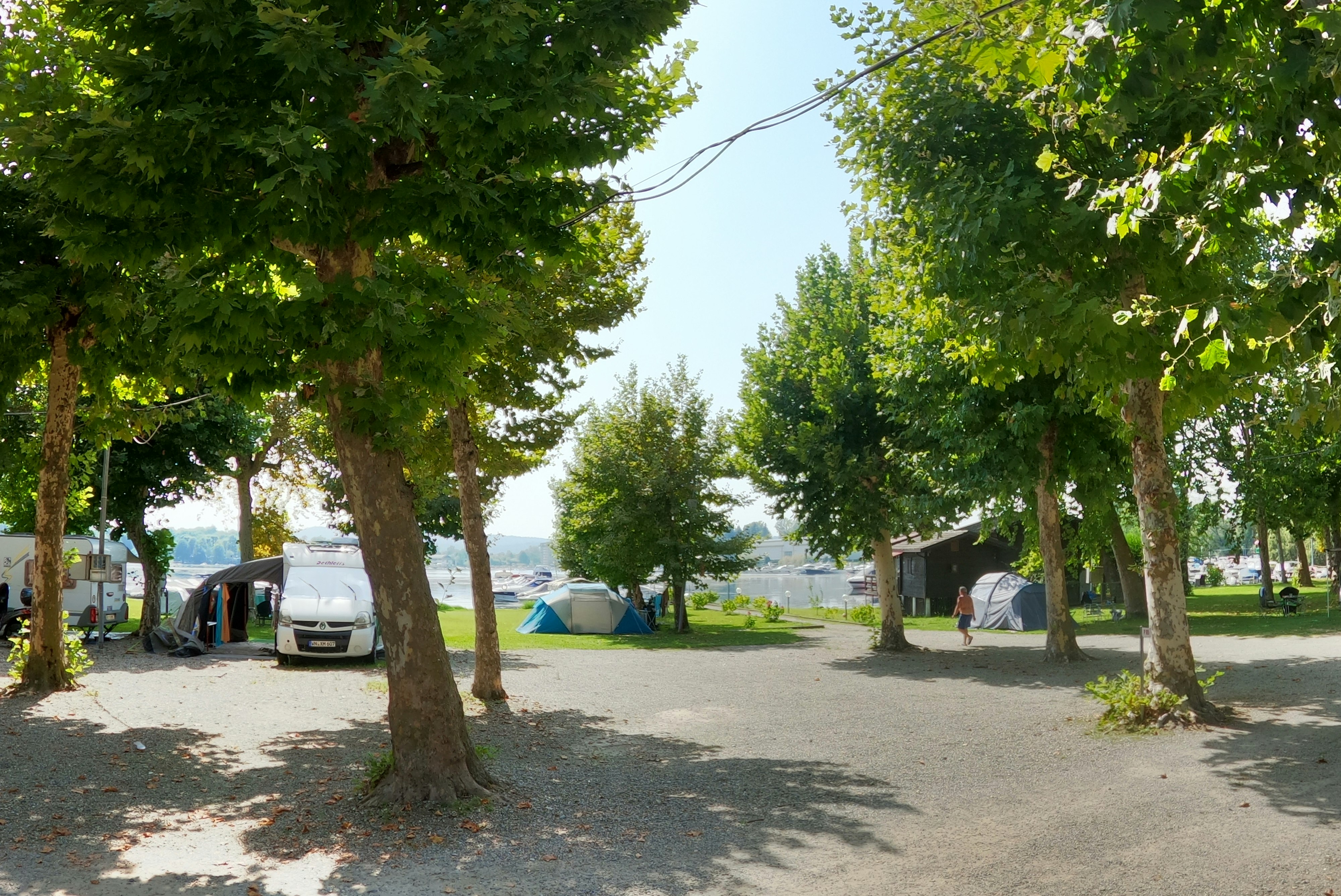 Lido di Sesto  Campeggio La Sfinge -  Blick auf die Stand- und Zeltplätze auf dem Campingplatz