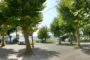 Lido di Sesto Campeggio La Sfinge - Blick auf die Stand- und Zeltplätze auf dem Campingplatz