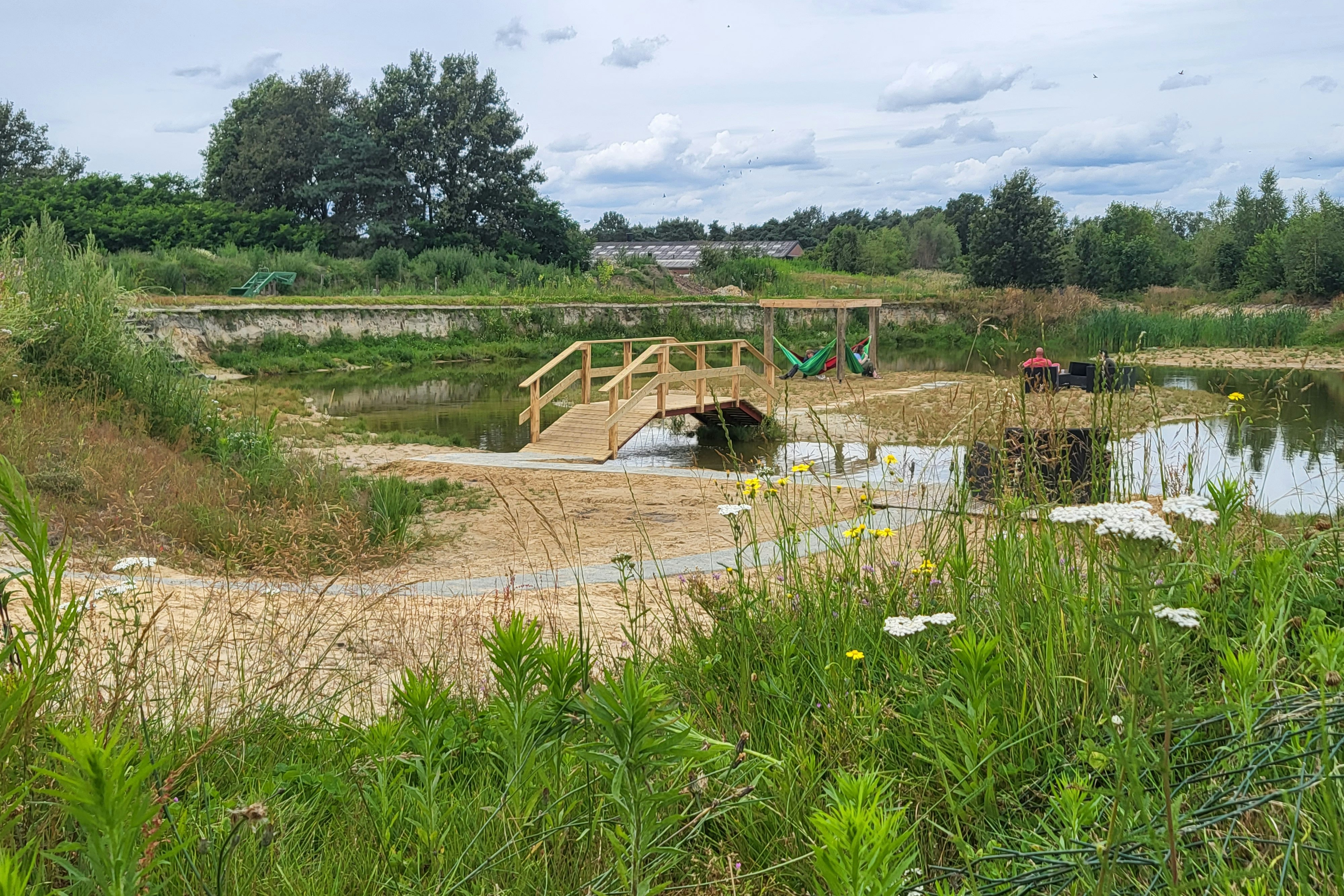 Camper & Chalets Hoeve Twente - Blick auf den Teich am Campingplatz