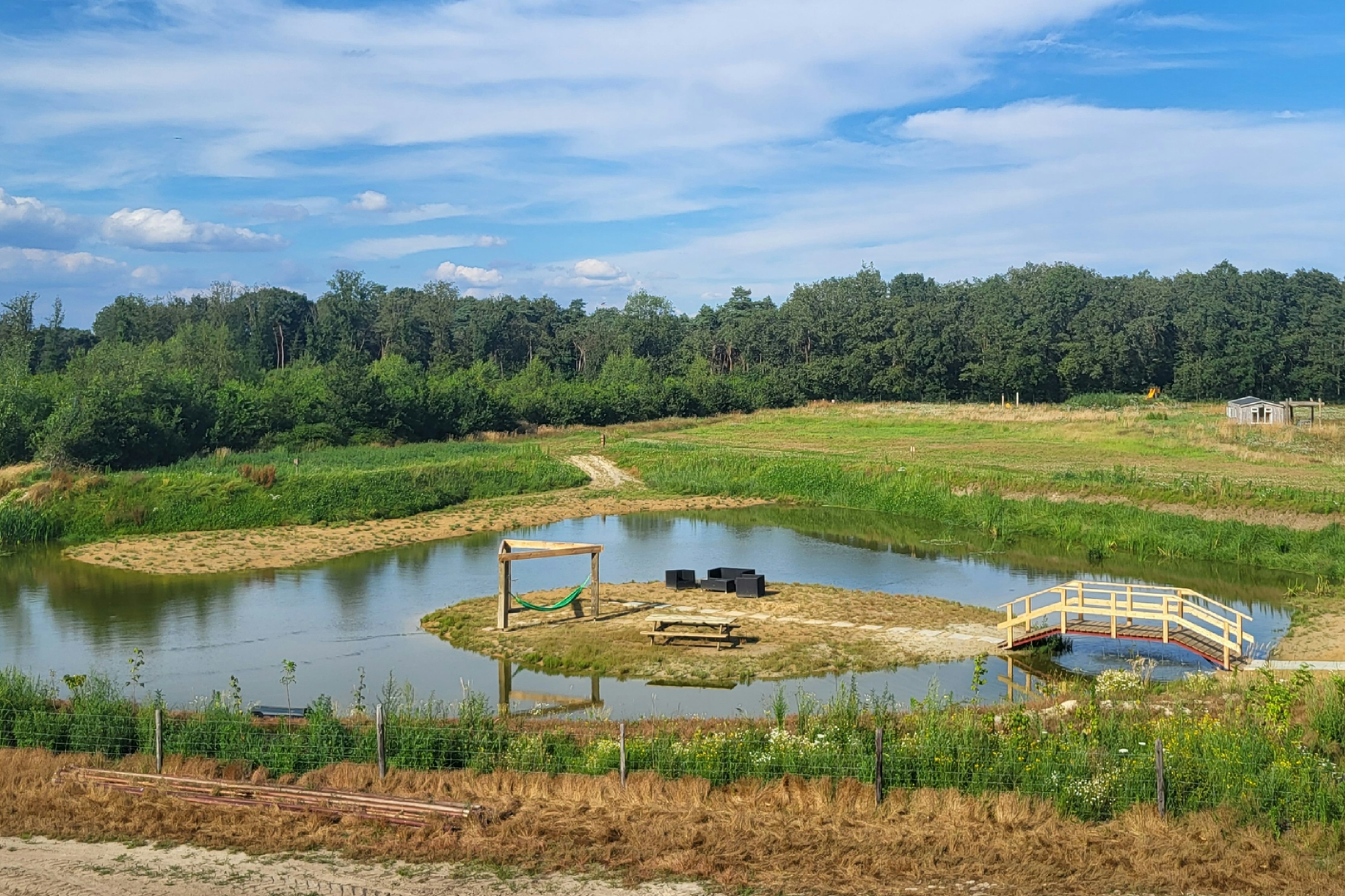 Camper & Chalets Hoeve Twente - Blick auf den Teich am Campingplatz