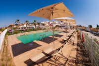 Camper Park Playas de Luz - Blick auf den Pool im Freien