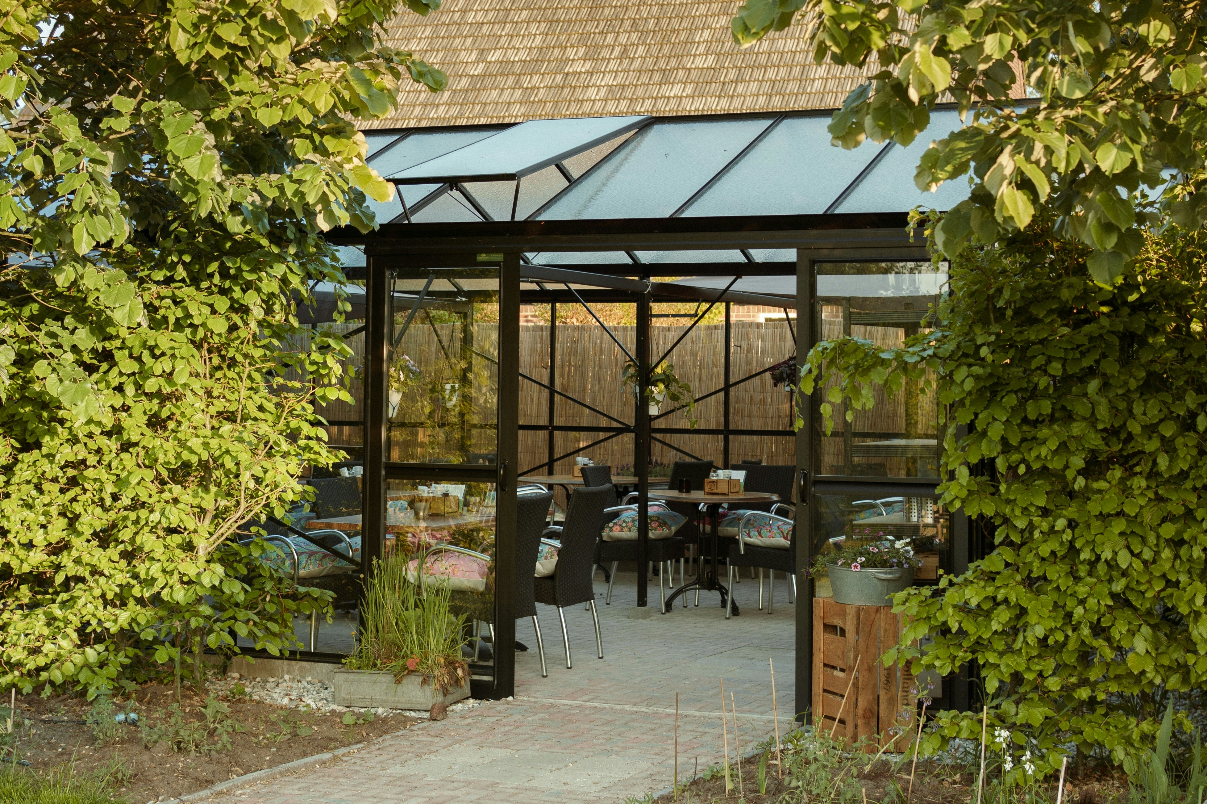 Camperplaats in de 7e Hemel  - Restaurant mit Terrasse auf dem Campingplatz