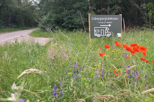 Camperplaats in de 7e Hemel - Schild des Campingplatzes
