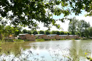 Campilô - Mobilheime am Wasser auf dem Campingplatz